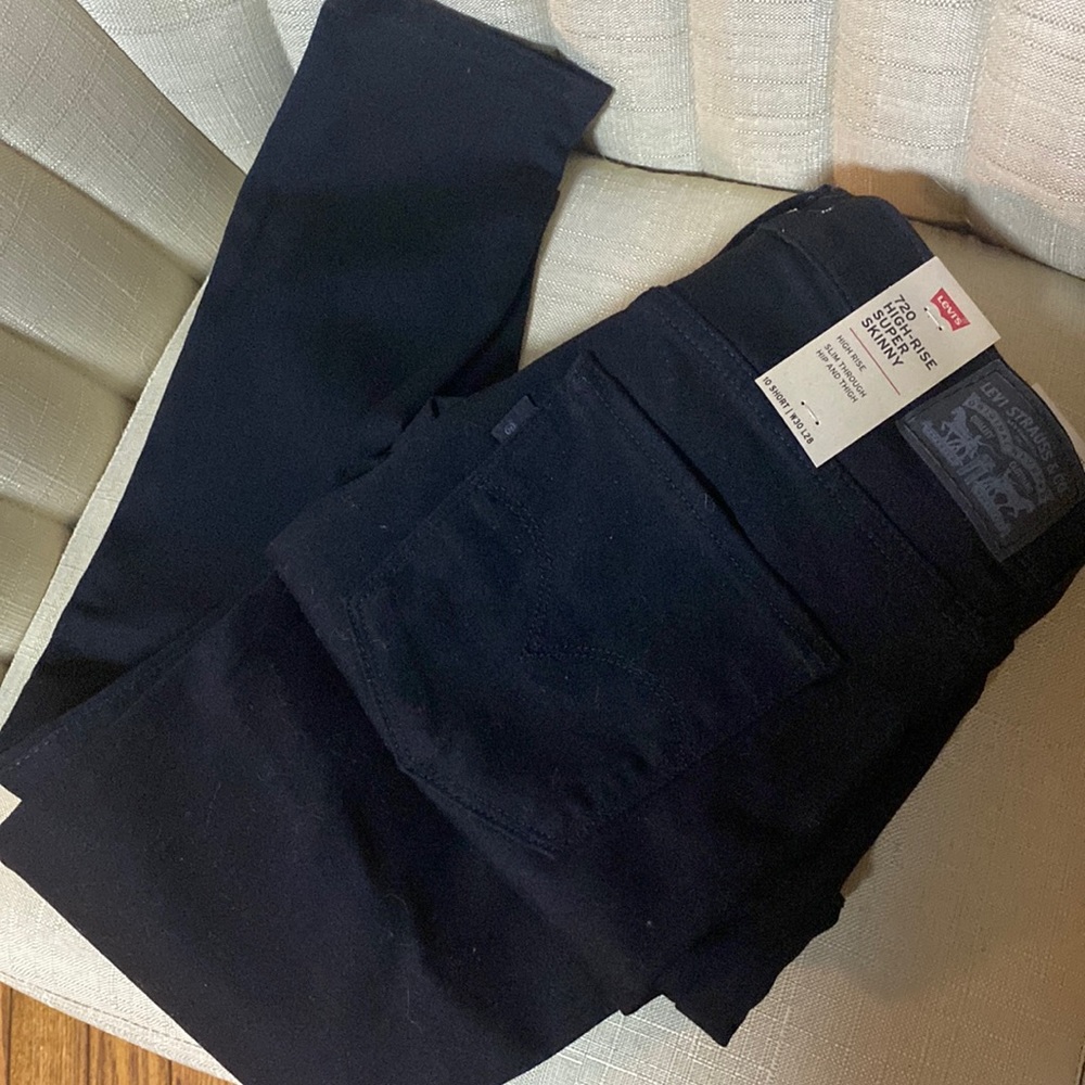 Nwt High Rise super skinny Levi’s Jeans.